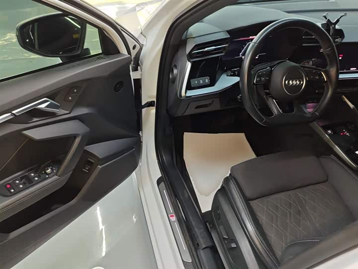 2022 Audi A3L Limousine 35 TFSI Luxury Sport, 37 200 км · Шэньчжэнь