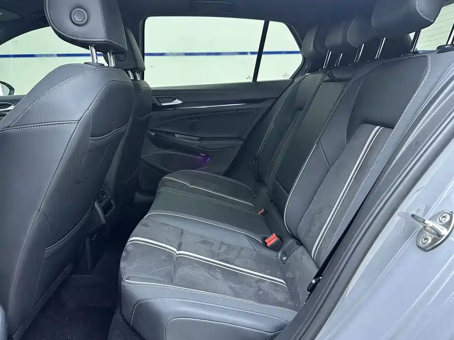 FAW-Volkswagen Golf 2023 (рестайлинг) 280TSI DSG R-Line Lite