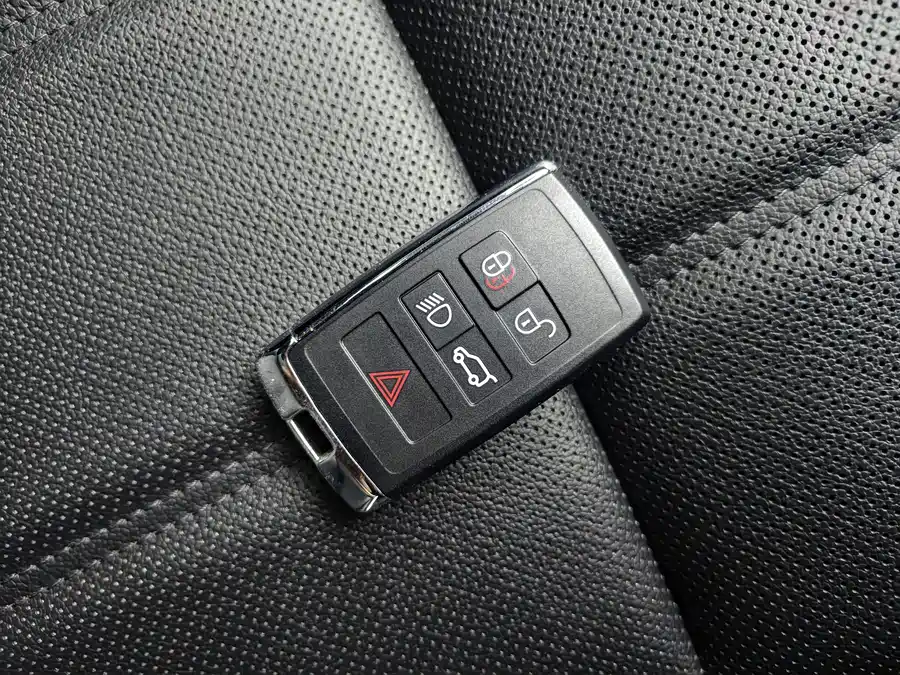 Уси | Range Rover Evoque L 2022, 249 л.с., Спецверсия «Коринфская бронза…, 41 000 км — фото 3