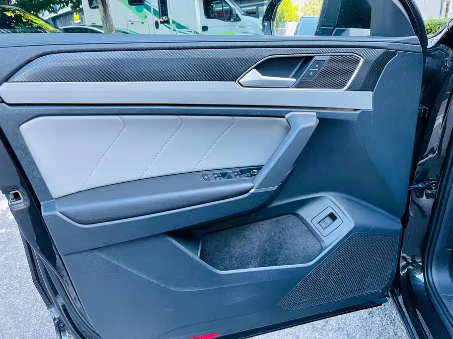 Volkswagen Tayron 2023, 330TSI 2WD Luxury Plus Advanced — фото 5