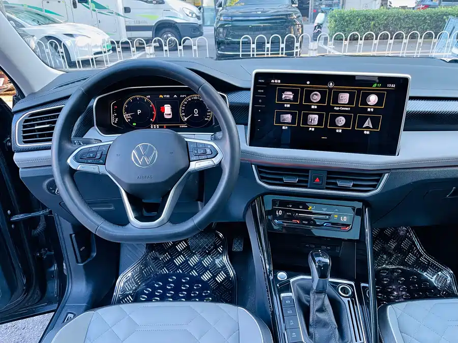 Volkswagen Tayron 2023, 330TSI 2WD Luxury Plus Advanced — фото 7